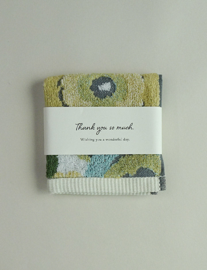 Moni hankie with paper band